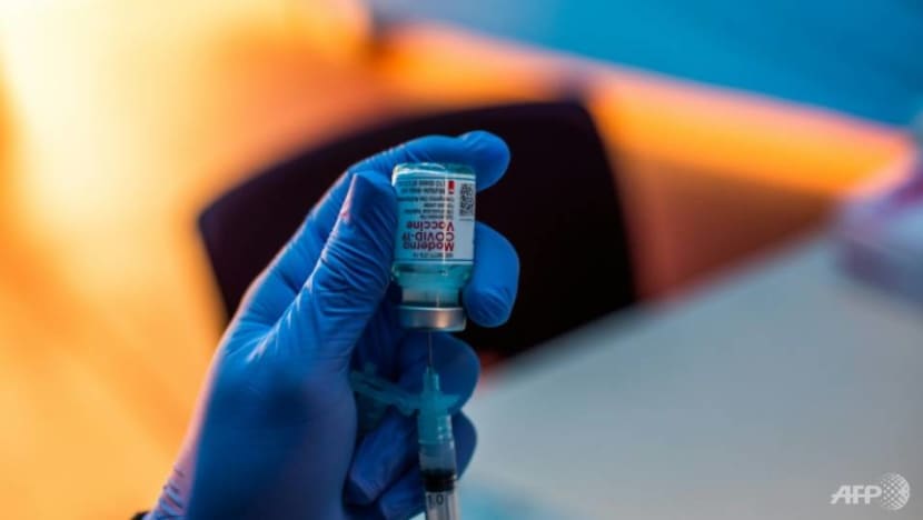 Singapore sends 100,000 doses of the Moderna COVID-19 vaccine to Brunei Singapore sends 100,000 doses of the Moderna COVID-19 vaccine to Brunei