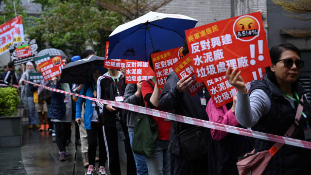 晨光|纸上风云：香港居民上街示威 抗议当局填海工程