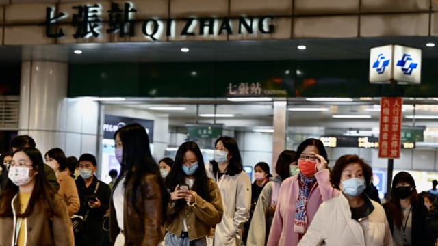 台湾新增2万4325起冠病病例 又73人病逝