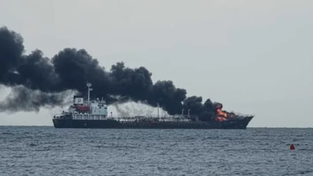 印尼油槽船在龙目岛起火 三人死亡 