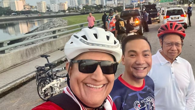 易华仁骑脚踏车越长堤 与马国官员“友谊骑行”出席联合会议