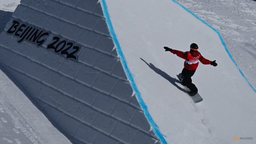 Snowboarding-Canada's 'caged tiger' Parrot soars to gold, Su wins silver Snowboarding-Canada's 'caged tiger' Parrot soars to gold, Su wins silver