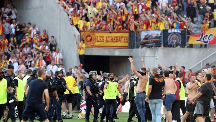 Football:
French League to meet after Lens v Lille crowd trouble Football:
French League to meet after Lens v Lille crowd trouble