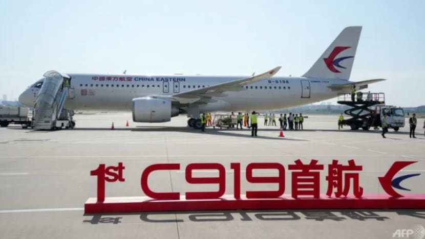 Pesawat penumpang komersil pertama buatan China lakukan penerbangan sulung 