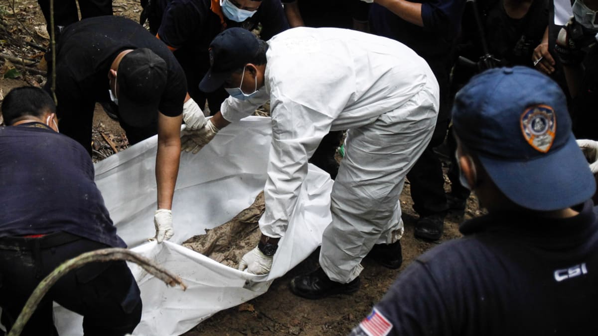 马来西亚指控四名泰国男子在乱葬坑走私 – CNA