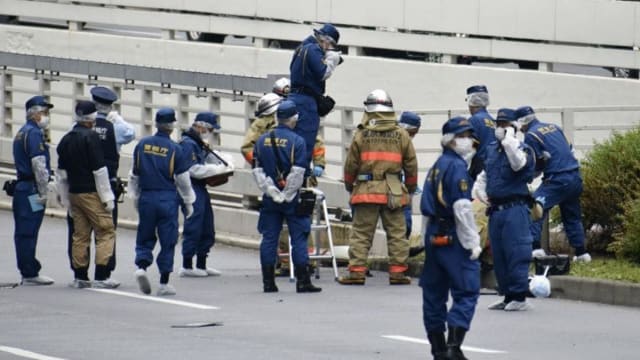 男子在日本首相办公室附近自焚 抗议政府为安倍举行国葬