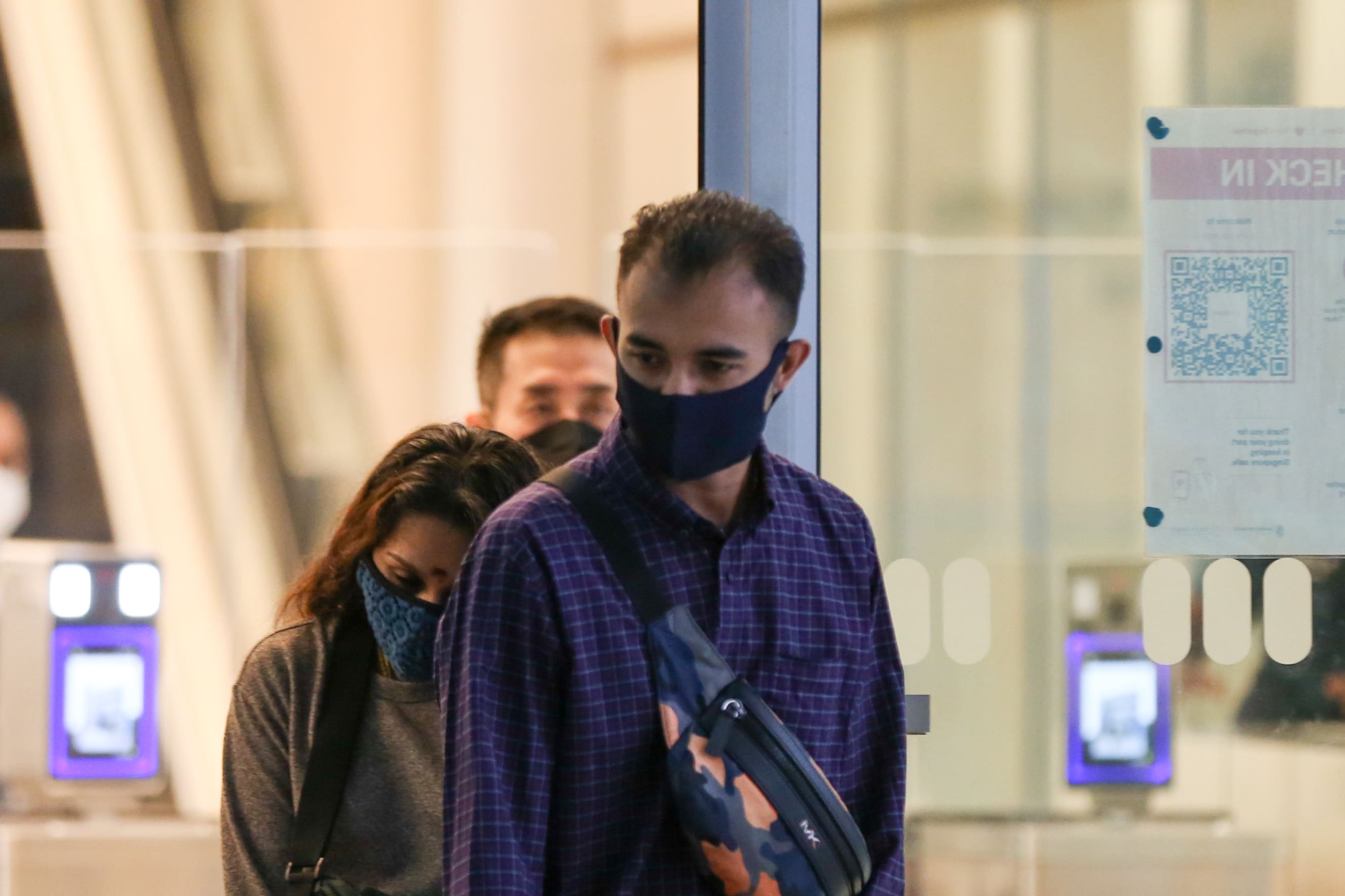 5 days' jail for man who helped unvaccinated friend enter Sentosa bar using his TraceTogether app 5 days' jail for man who helped unvaccinated friend enter Sentosa bar using his TraceTogether app