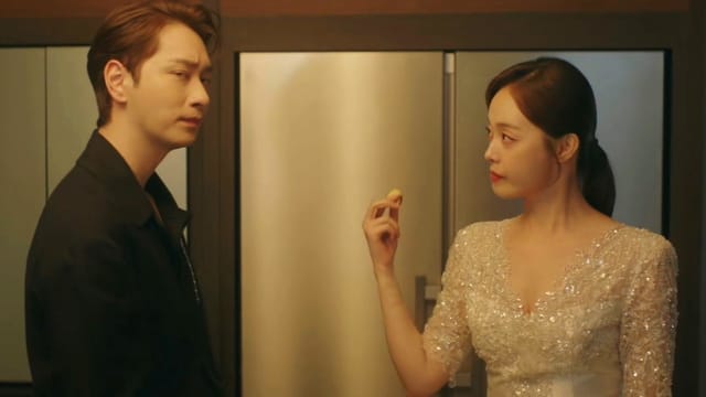 橱窗：女王的家（第14集）：正远倒戈相向