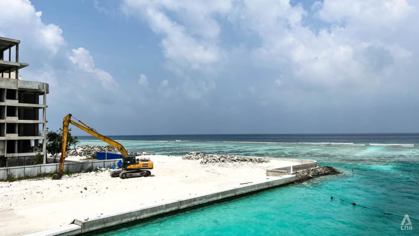 Fighting the tides: Maldives races to reclaim more land as sea levels rise 10 maldives