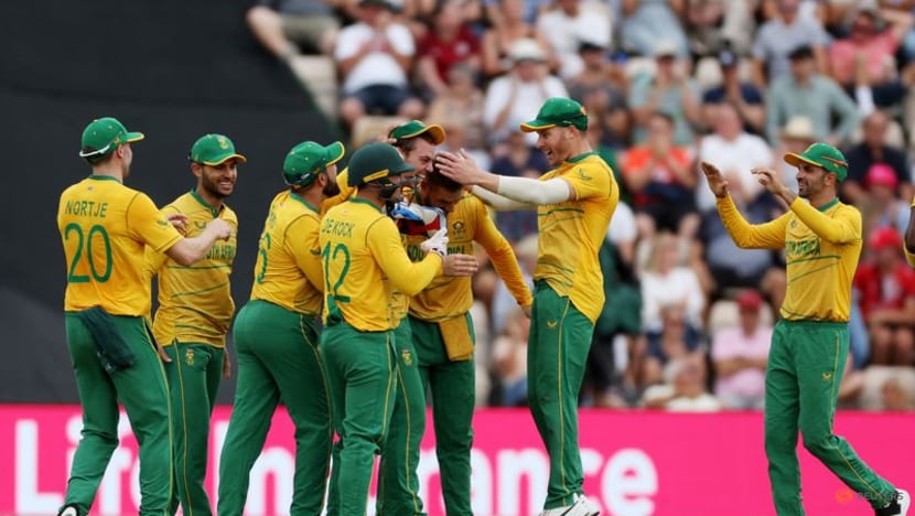 Shamsi bowls South Africa to T20 series victory over England Shamsi bowls South Africa to T20 series victory over England