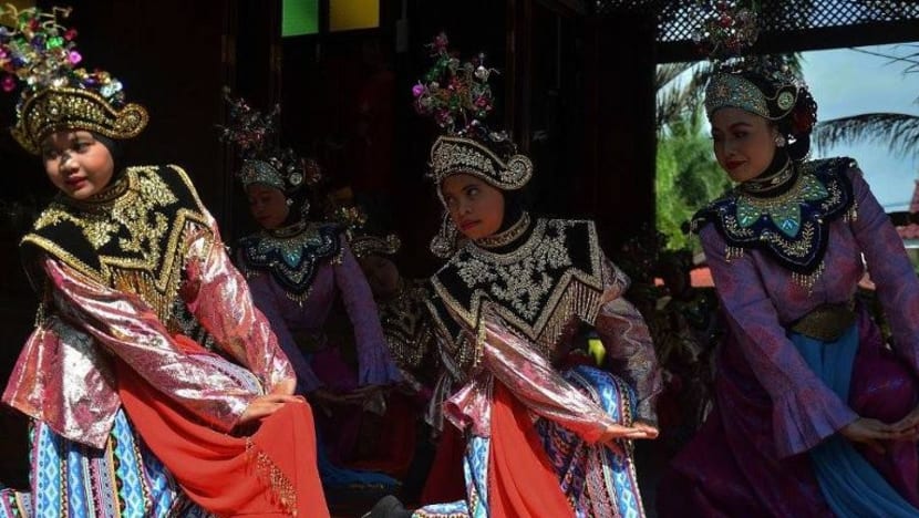Kaum wanita mungkin dilarang menari, menyanyi di khalayak ramai di Terengganu