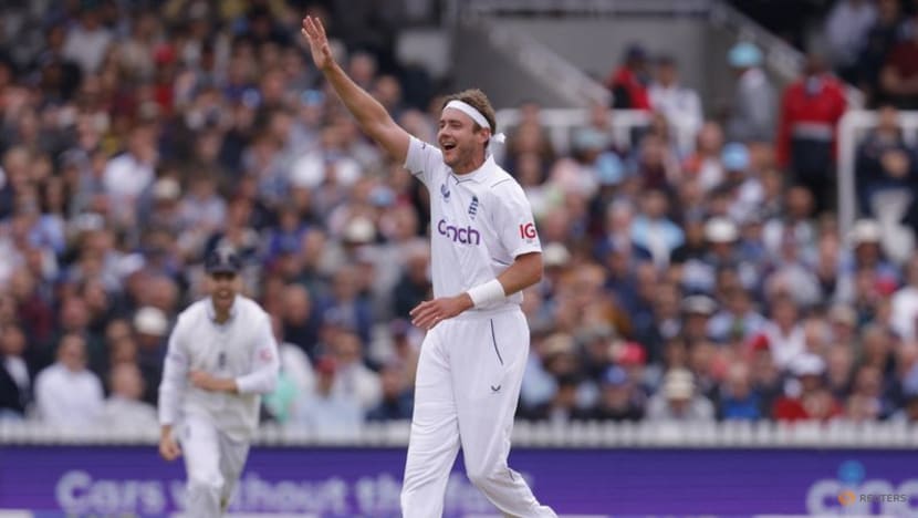 England's Broad takes three early wickets but Ireland dig in