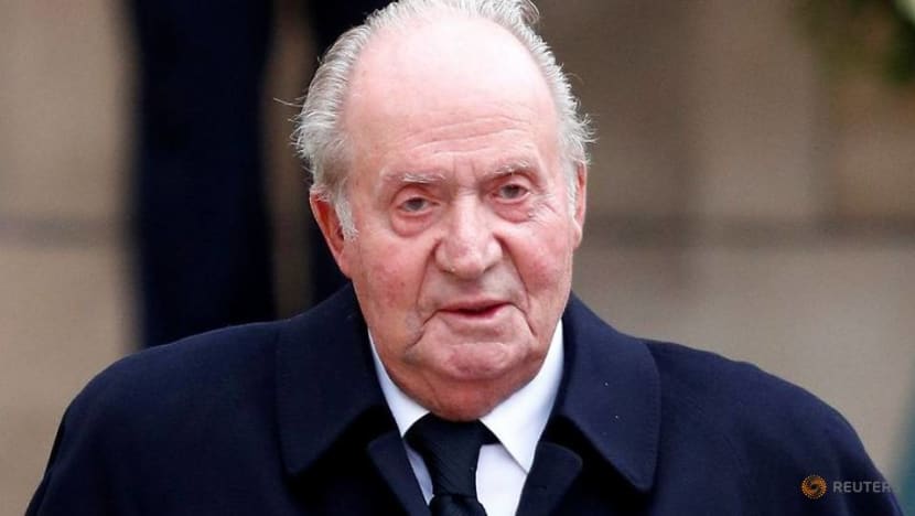 Spaniards ask where Juan Carlos has gone after ex-king leaves country Spaniards ask where Juan Carlos has gone after ex-king leaves country