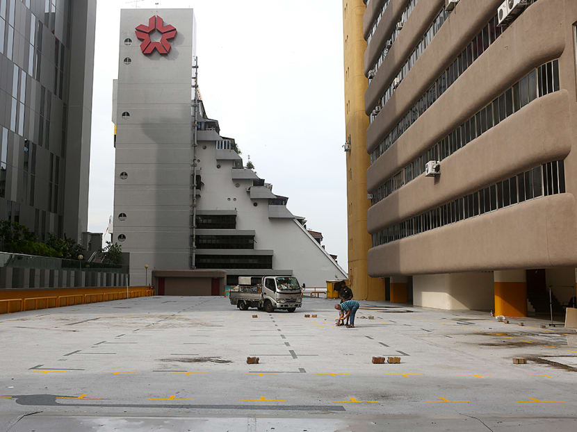 Workers demarcating lots for Sungei Road vendors at the rooftop car park of Golden Mile Tower on Tuesday (July 11). The car park’s owner, LHN Group, said no deal had been struck to allow the vendors to operate at the new premises. Photo: Nuria Ling/TODAY