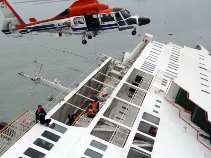 In this image taken from video released by Yonhap News Agency, passengers are rescued by South Korean Coast guard helicopter from a ferry sinking in the water off the coast near Jindo, south of Seoul, South Korea, Wednesday, April 16, 2014. Photo: AP