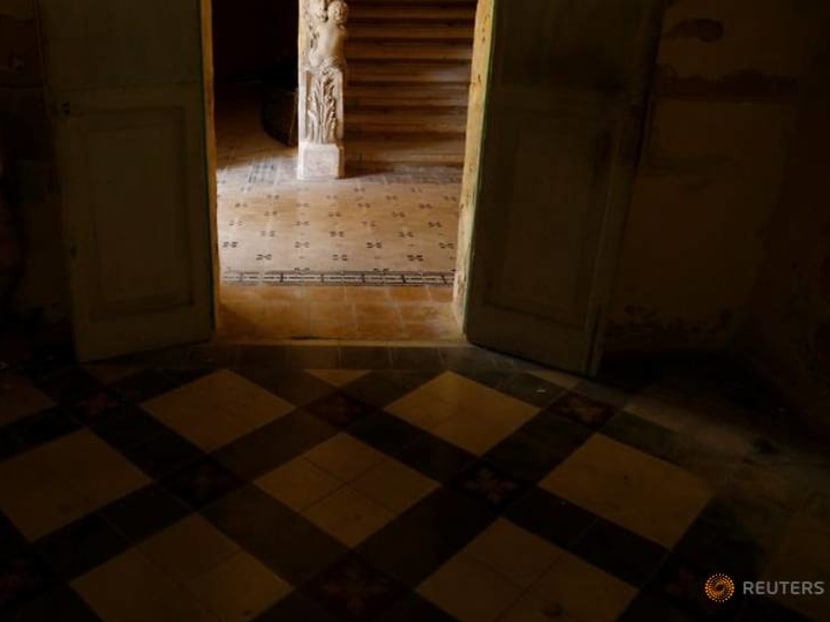 A tour of crumbling Malta villa where UK's queen lived in her 20s A tour of crumbling Malta villa where UK's queen lived in her 20s