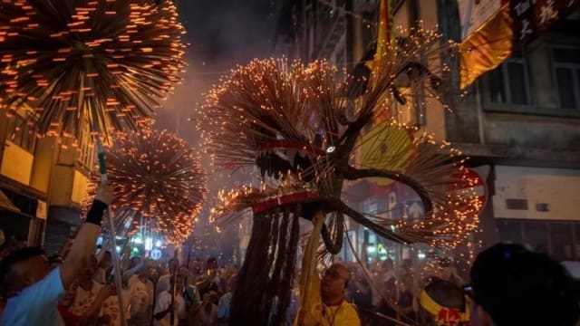 香港大坑舞火龙盛大回归 一连三晚欢腾起舞