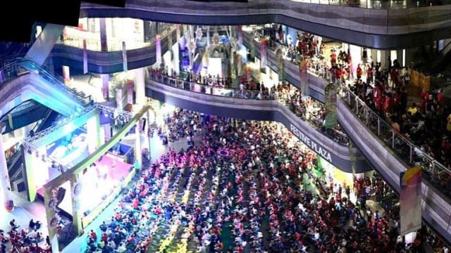 逾3000名球迷齐聚淡滨尼天地 观看欧冠大决赛