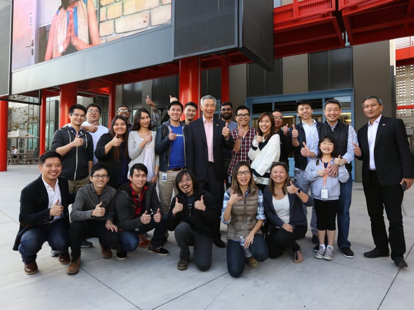 PM Lee Hsien Loong taking a photo with Singaporeans working at Facebook in the United States. Photo: MCI via Lee Hsien Loong/Facebook