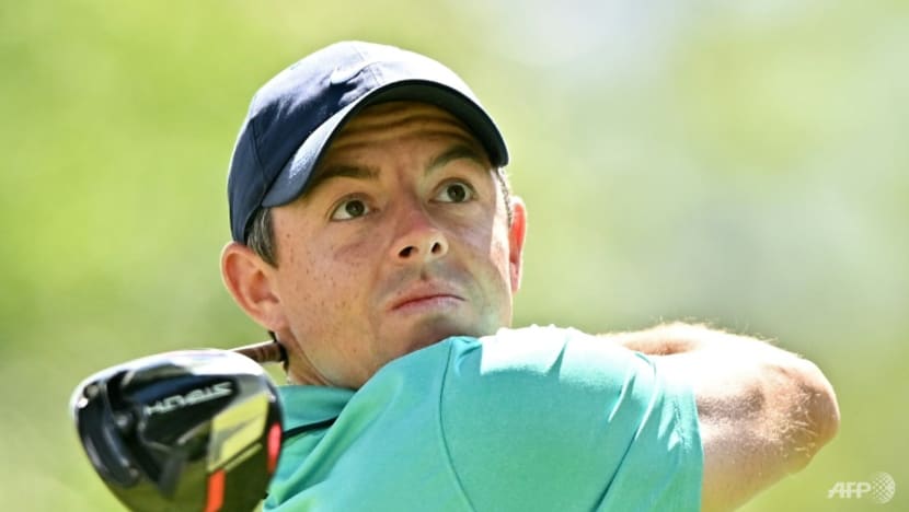McIlroy charges but Clark clings to Canadian Open lead McIlroy charges but Clark clings to Canadian Open lead