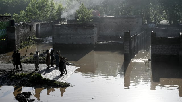 巴基斯坦遭暴风雨侵袭 至少65人丧命