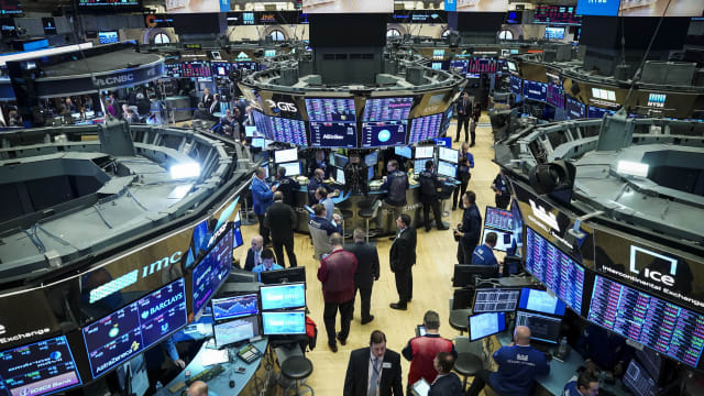 美国联储局大幅度加息 华尔街股市起落参半