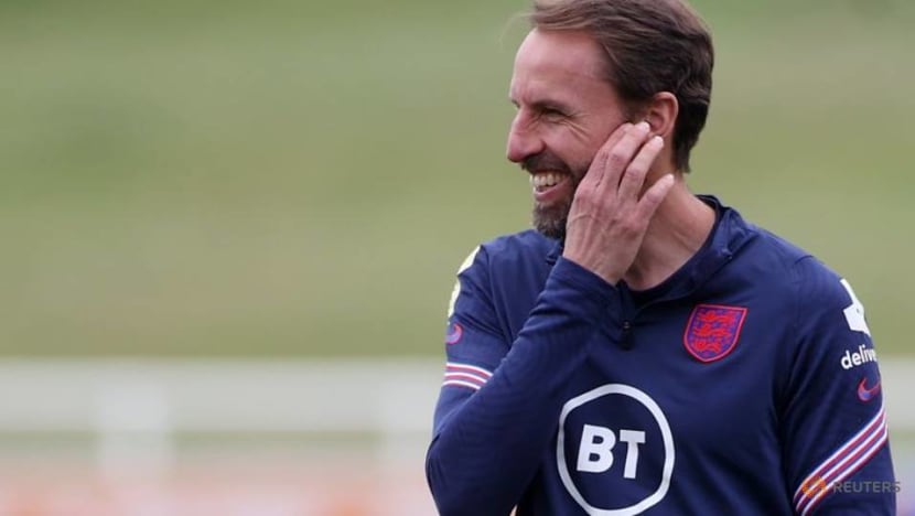 Soccer-England boss Southgate heaps praise on 'fighter' Sterling Soccer-England boss Southgate heaps praise on 'fighter' Sterling