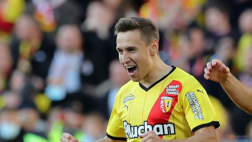Frankowski penalty gives Lens 1-0 win over Auxerre Frankowski penalty gives Lens 1-0 win over Auxerre