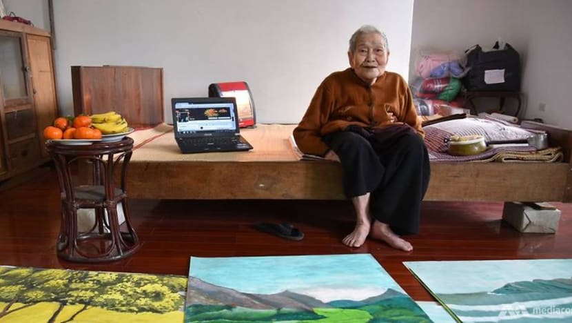Nenek ini celik internet pada usia 97 tahun