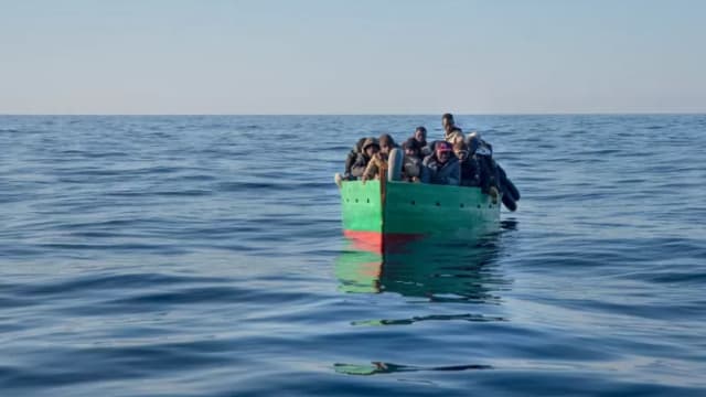 两艘偷渡船突尼斯岸外沉没 至少29人身亡
