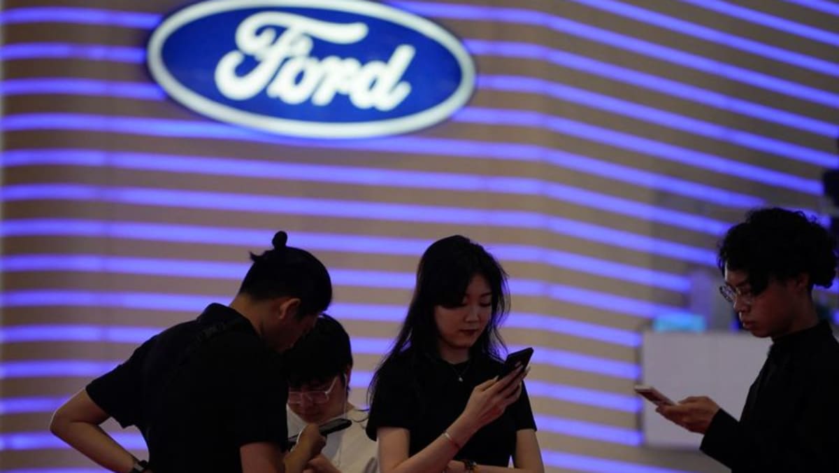 Ford harus memikirkan kembali mereknya untuk Tiongkok seiring boomingnya kendaraan listrik, kata CEO