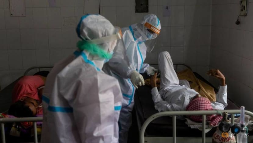 India's daily COVID-19 deaths remain near 4,000 as police sent to halt dumping of bodies India's daily COVID-19 deaths remain near 4,000 as police sent to halt dumping of bodies