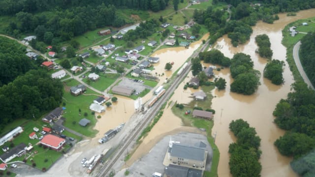 美国肯塔基州暴雨引发洪水 死亡人数增至16人