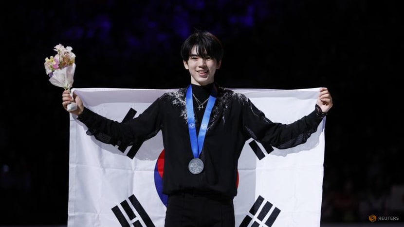 Figure skating-Japan's Uno retains world title to delight home crowd Figure skating-Japan's Uno retains world title to delight home crowd