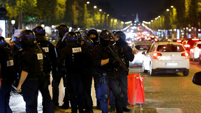 法国示威活动连续第五晚进行 至今已有逾2000人被捕