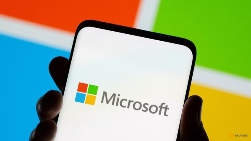 Microsoft revenue forecast under threat from PC market slump, mighty dollar Microsoft revenue forecast under threat from PC market slump, mighty dollar