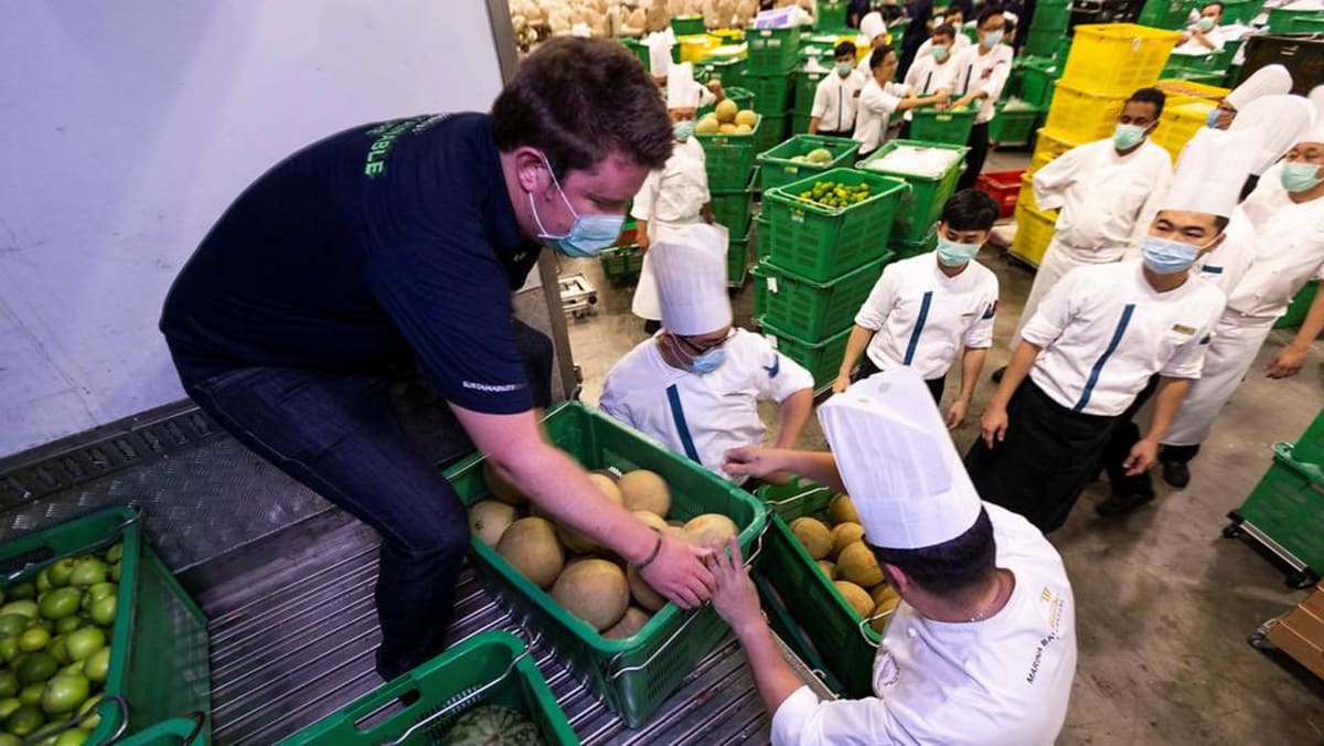 Covid 19 Marina Bay Sands Donates 15 000kg Of Food To Charity Cna