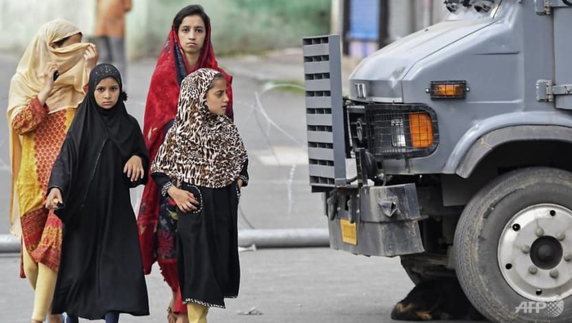 COVID-19 pandemic deals 'crushing blow' to struggling Kashmir tourism COVID-19 pandemic deals 'crushing blow' to struggling Kashmir tourism