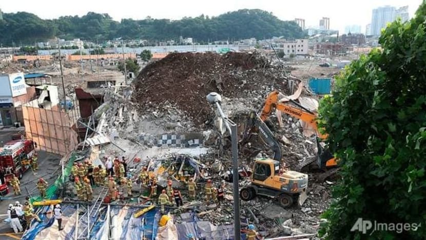 9 maut apabila bangunan runtuh di Korea Selatan