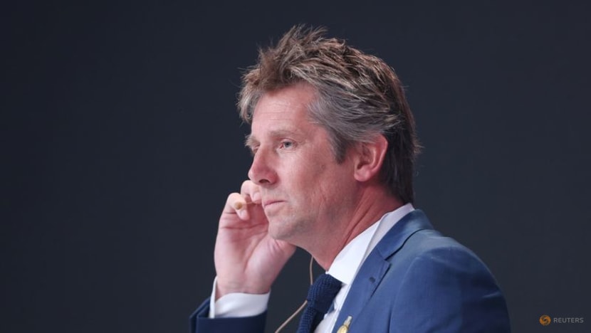 Former Man Utd keeper Van der Sar no longer in intensive care