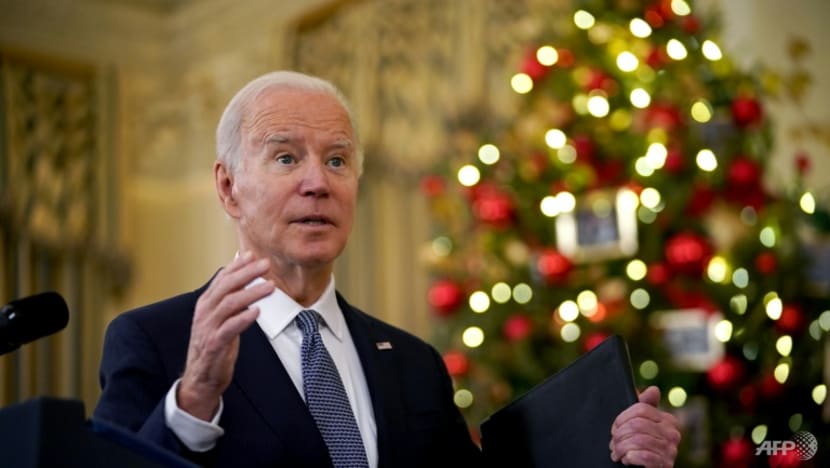 US hiring disappoints in November, complicating Biden's plans