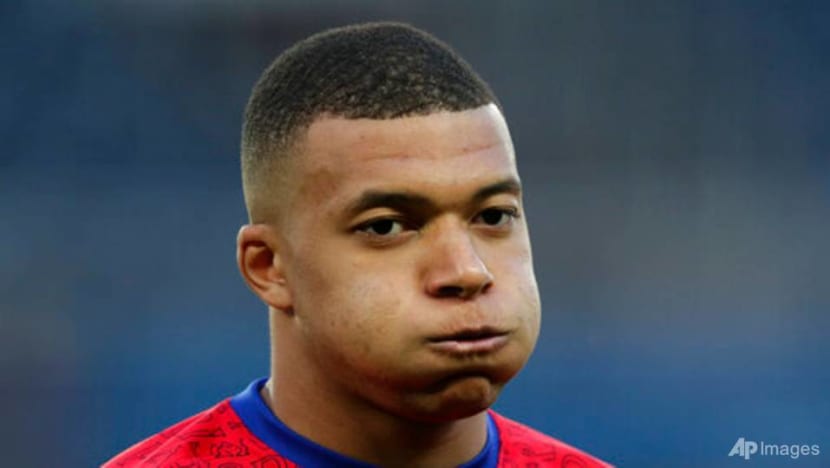Football: PSG's Mbappe sidelined with calf injury Football: PSG's Mbappe sidelined with calf injury