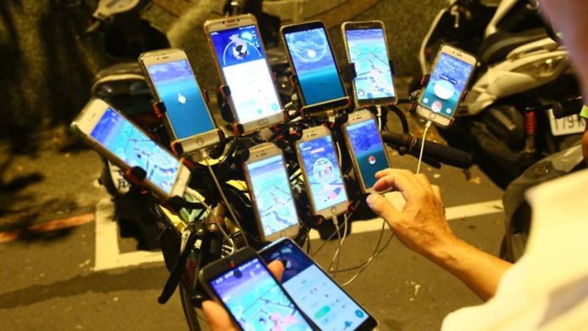 Elderly Taiwanese man catches them all in Pokemon Go with multiple phones strapped to bicycle Elderly Taiwanese man catches them all in Pokemon Go with multiple phones strapped to bicycle