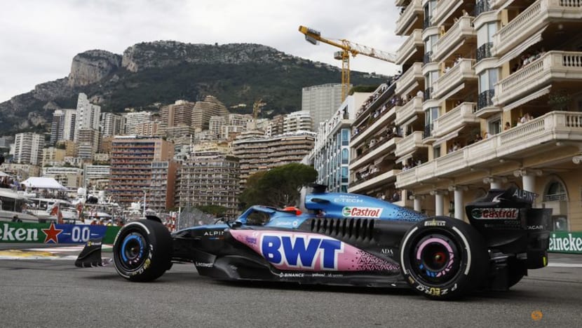Clarkson delivers 1,000 beers by tractor to Alpine F1 team