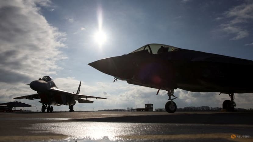 Ukraine pushes for Western warplane 'coalition'