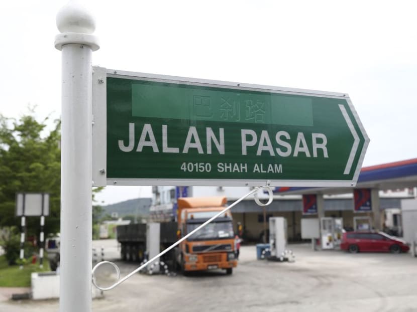 Shah Alam road signs with Chinese characters defaced, local council slammed for wasting money