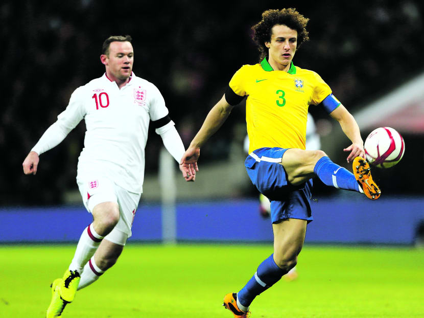 David Luiz (right) will not be heading to Old Strafford in exchange for Rooney, Chelsea has confirmed. 
Photo: Reuters