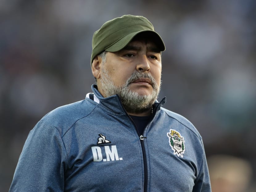 Football legend Maradona undergoes successful brain surgery on blood(02)