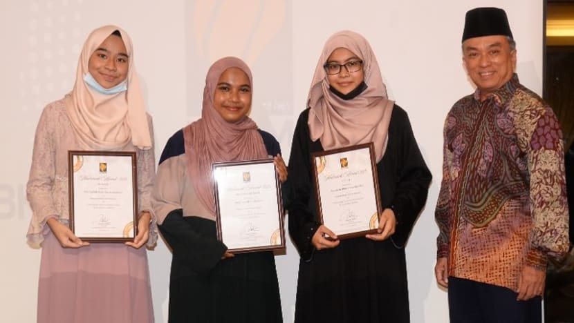 3 pelajar terima Anugerah Madrasah LBKM 2020 3 pelajar terima Anugerah Madrasah LBKM 2020