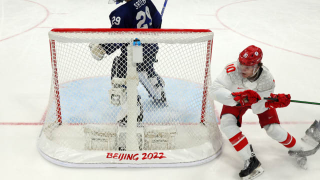 北京冬奥会：芬兰男子冰球队以2比1战胜上届冠军